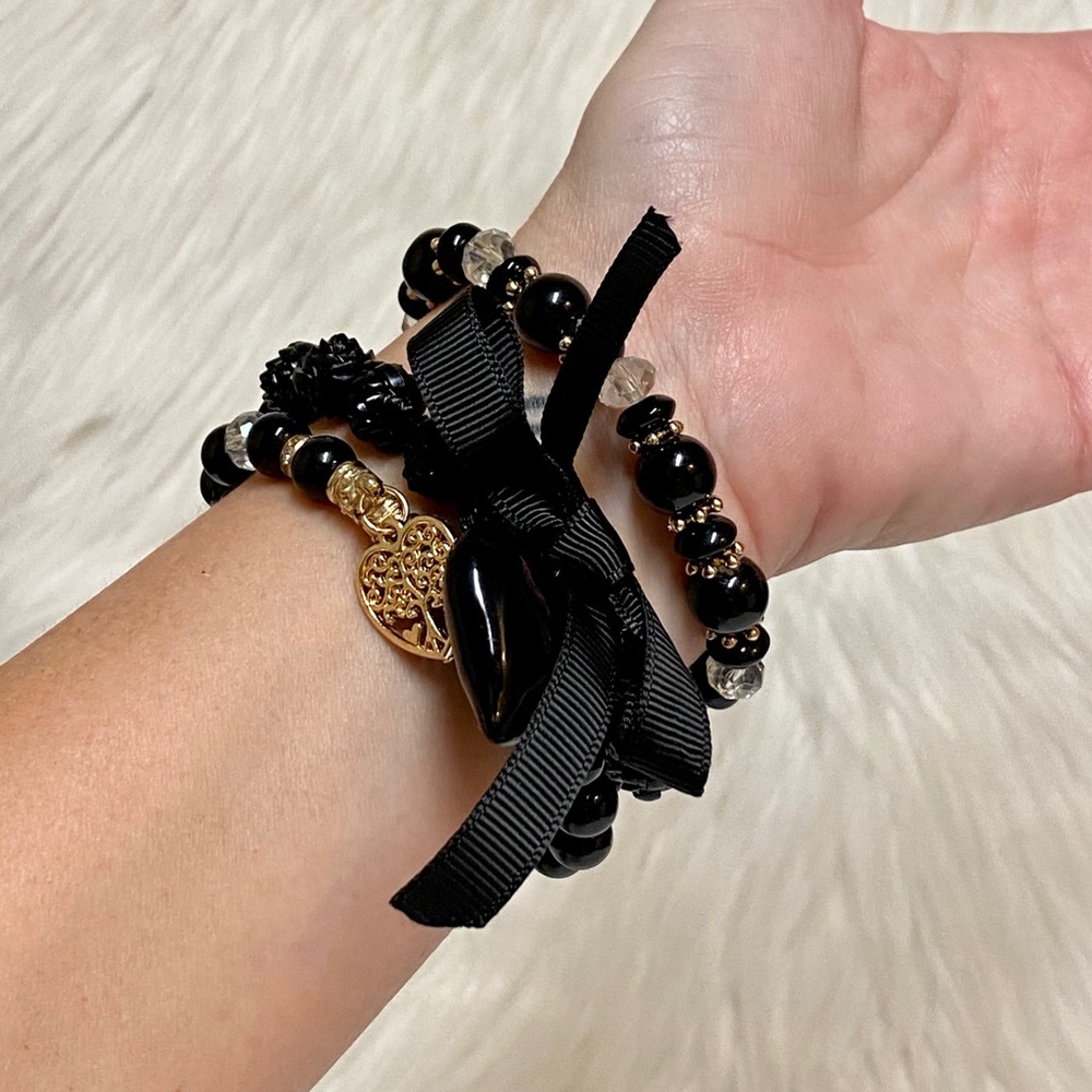 🔥3/$25🔥3 Piece Heart & Charm Beaded Bracelets - Picture 4 of 6